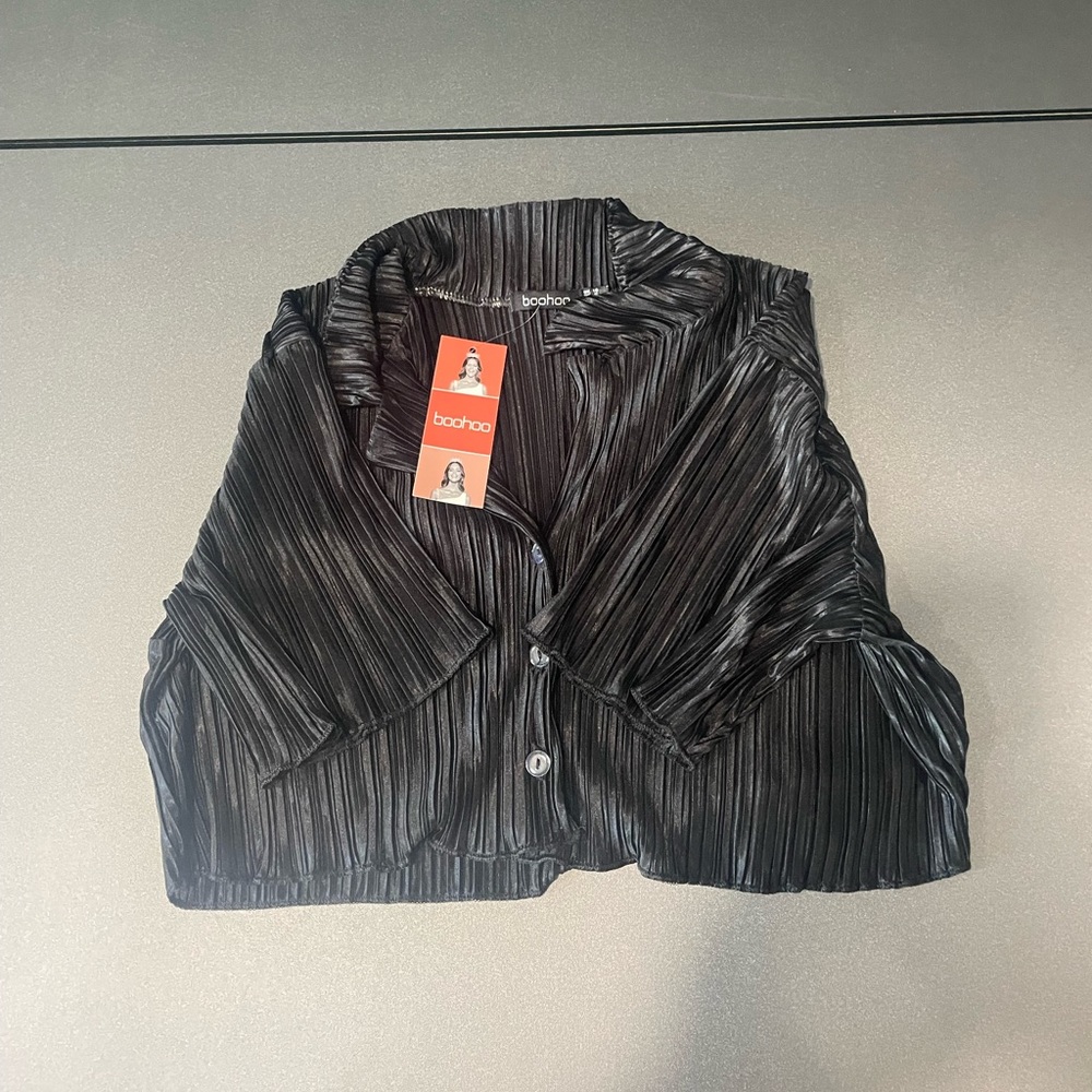 New Boohoo Black Crop Top